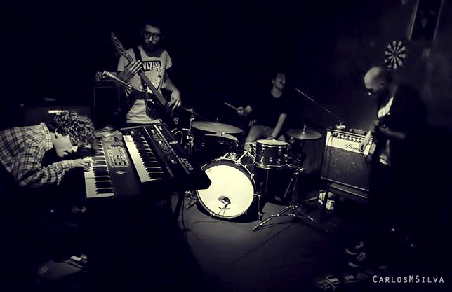 Os riomaiorenses Conjunto!Evite, são uma das bandas seleccionadas.